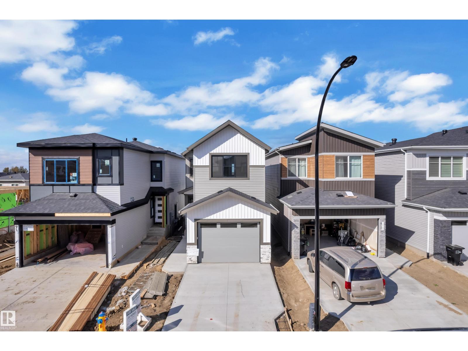 2972 8 Avenue SW, Edmonton — photo 4