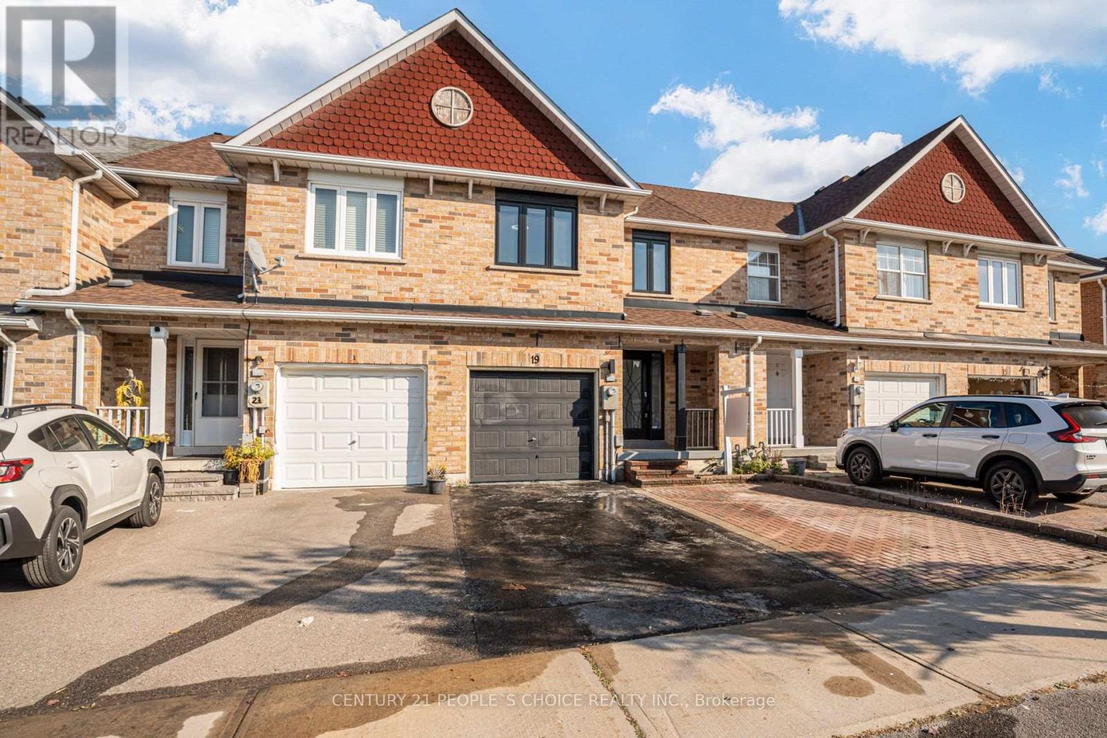 19 MATTARI COURT, Toronto (West Humber-Clairville)