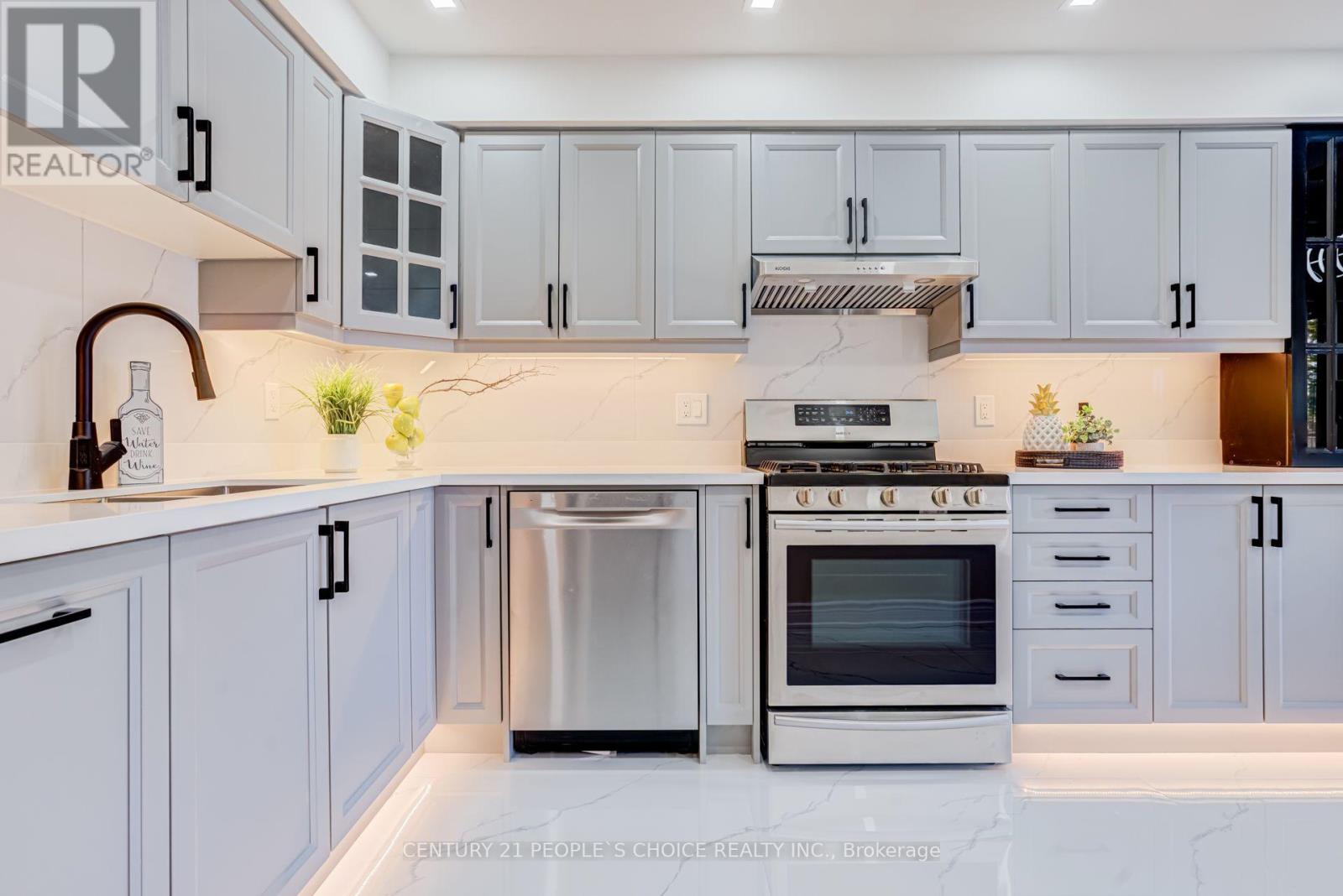 19 MATTARI COURT, Toronto (West Humber-Clairville) — photo 9