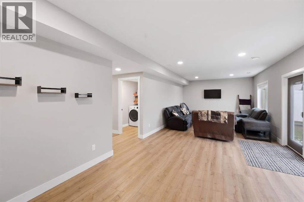 Listing photo – 33 Maclean Close, Blackfalds