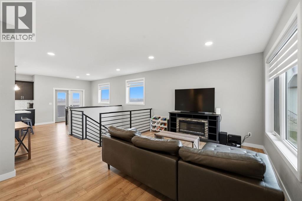 Listing photo – 33 Maclean Close, Blackfalds