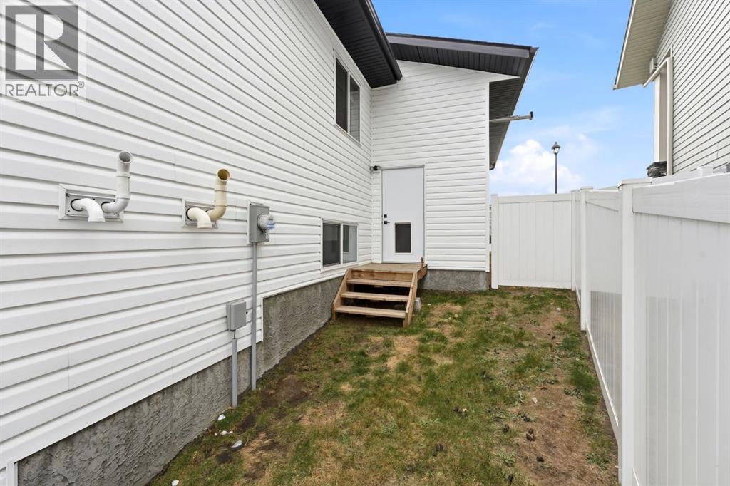Listing photo – 33 Maclean Close, Blackfalds