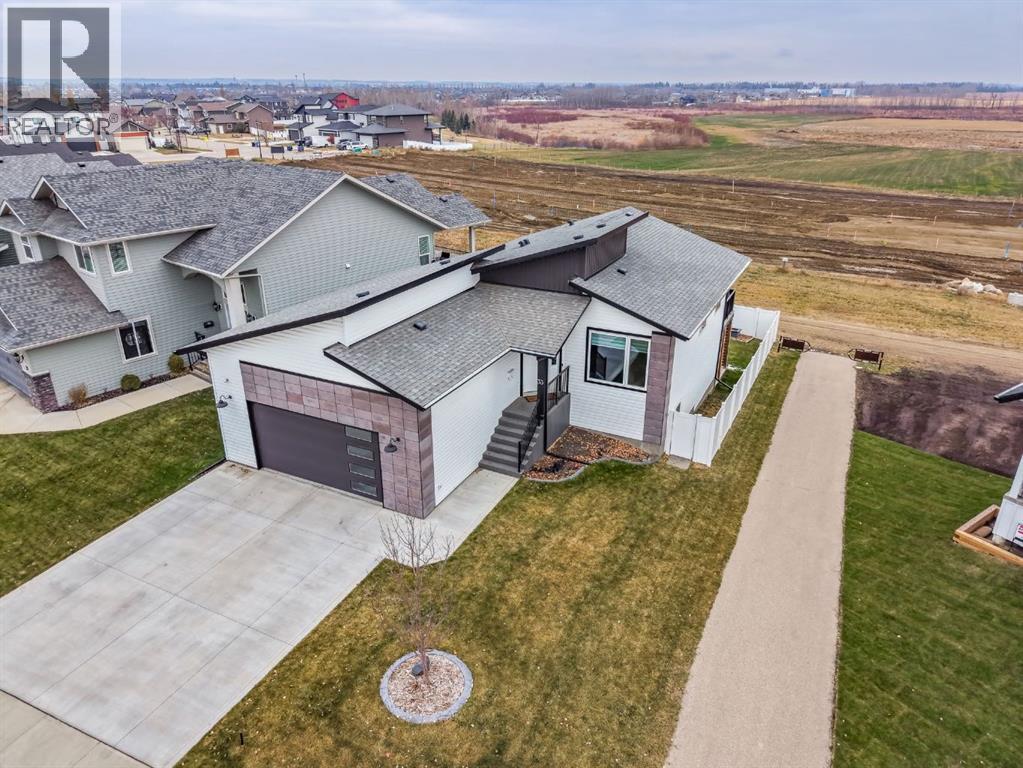 Listing photo – 33 Maclean Close, Blackfalds