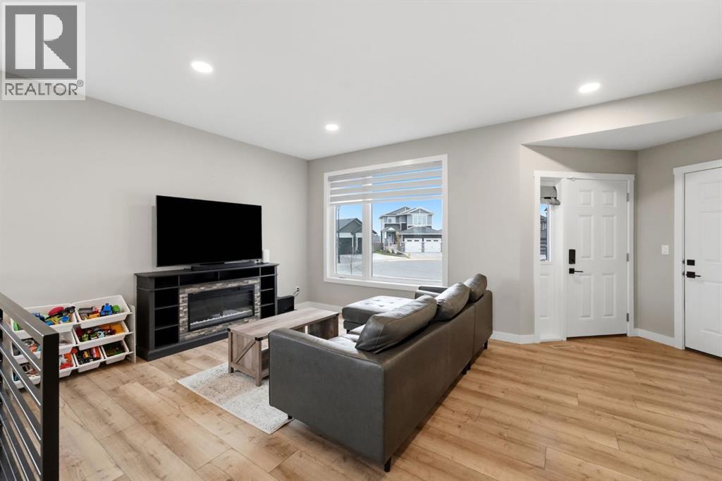 Listing photo – 33 Maclean Close, Blackfalds