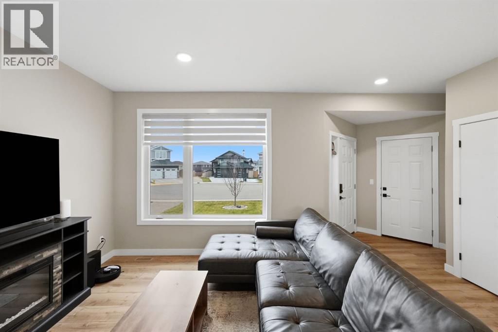 Listing photo – 33 Maclean Close, Blackfalds