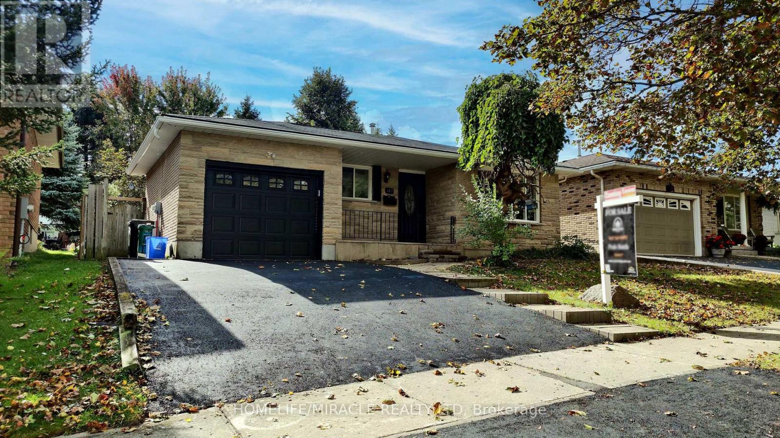 149 Blackwell Drive S, photo 1 of 32