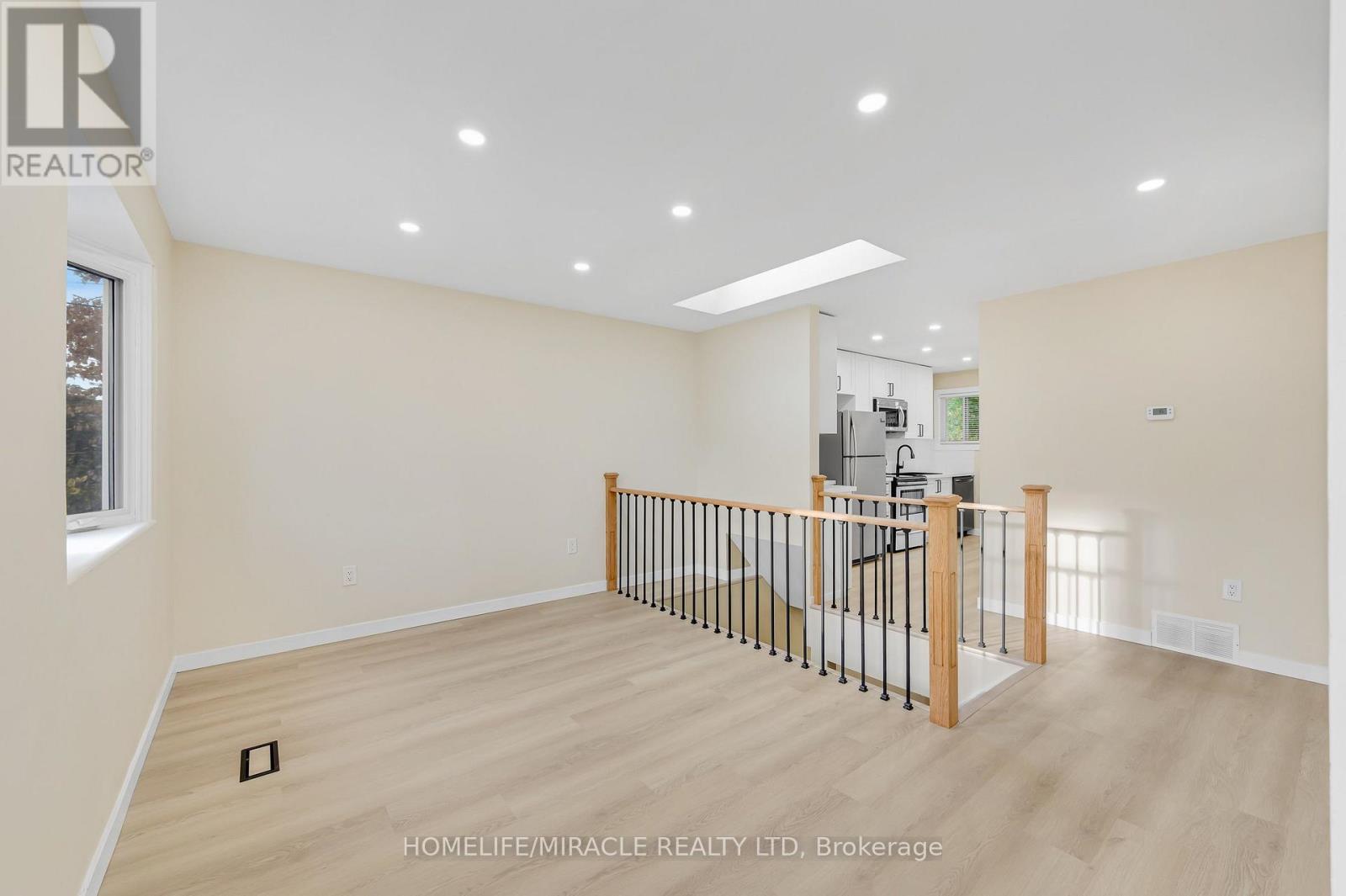 67 NORMAN STREET, Hamilton (Crown Point) — photo 2