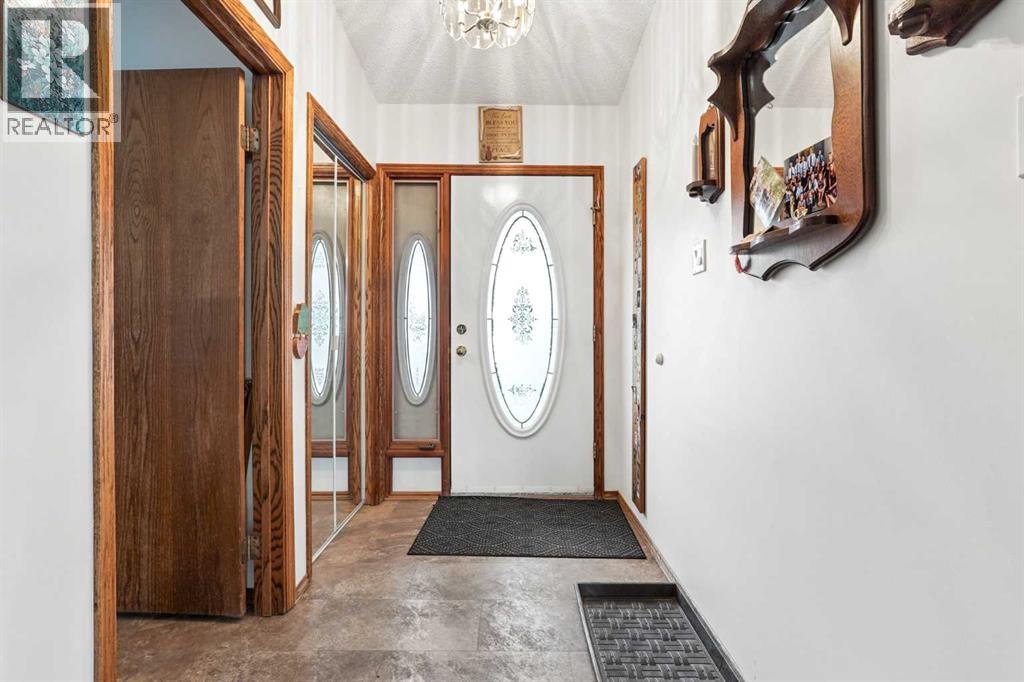 526 6 Street S, Picture Butte — photo 2