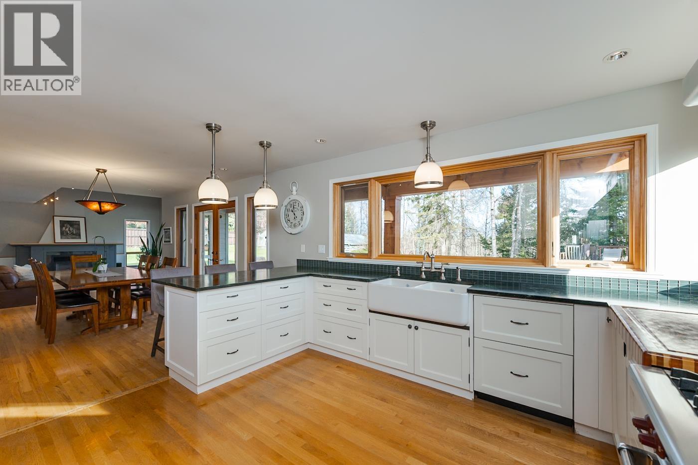 4053 HILLCREST ROAD - 13