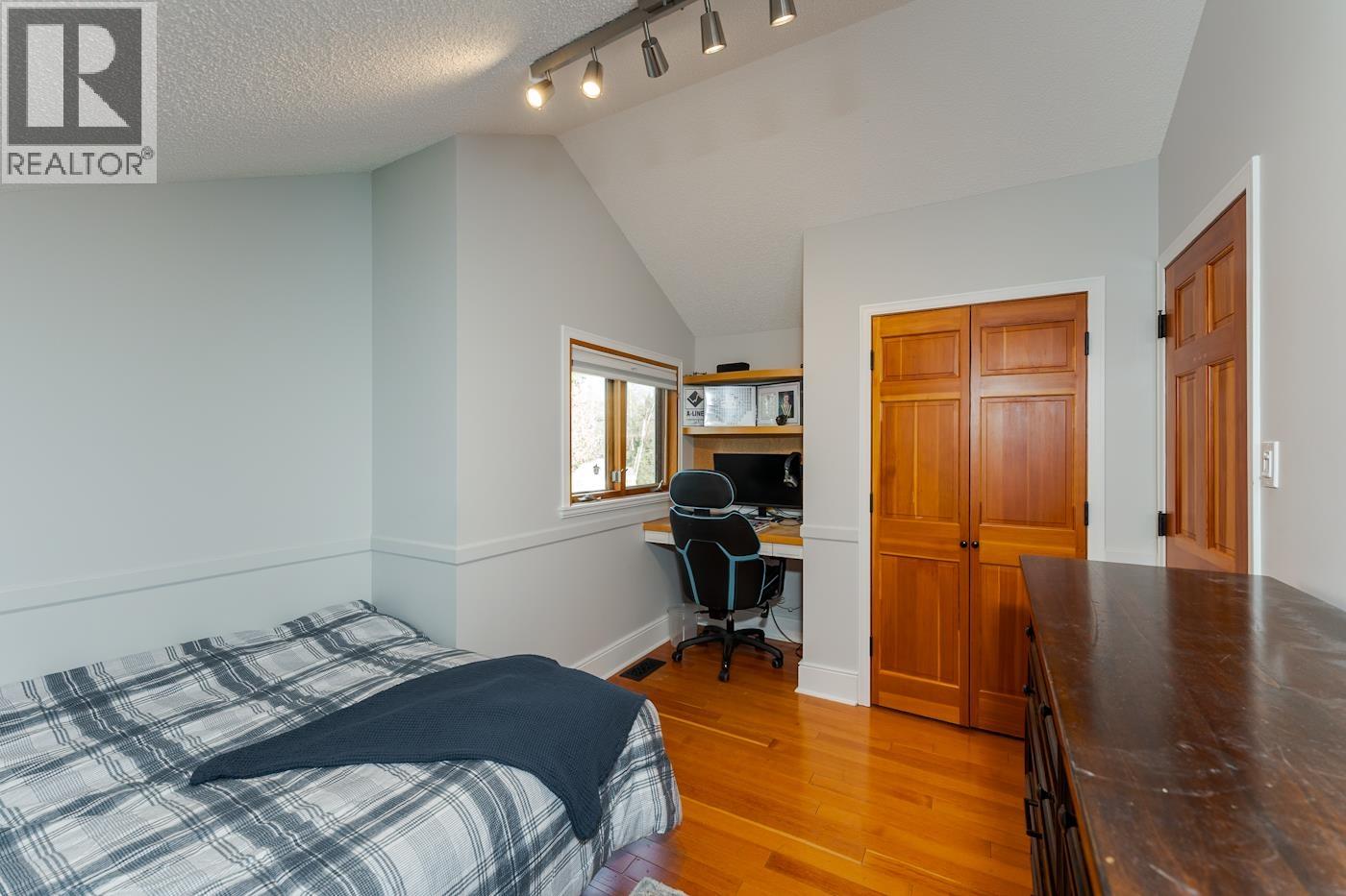 4053 HILLCREST ROAD - 17