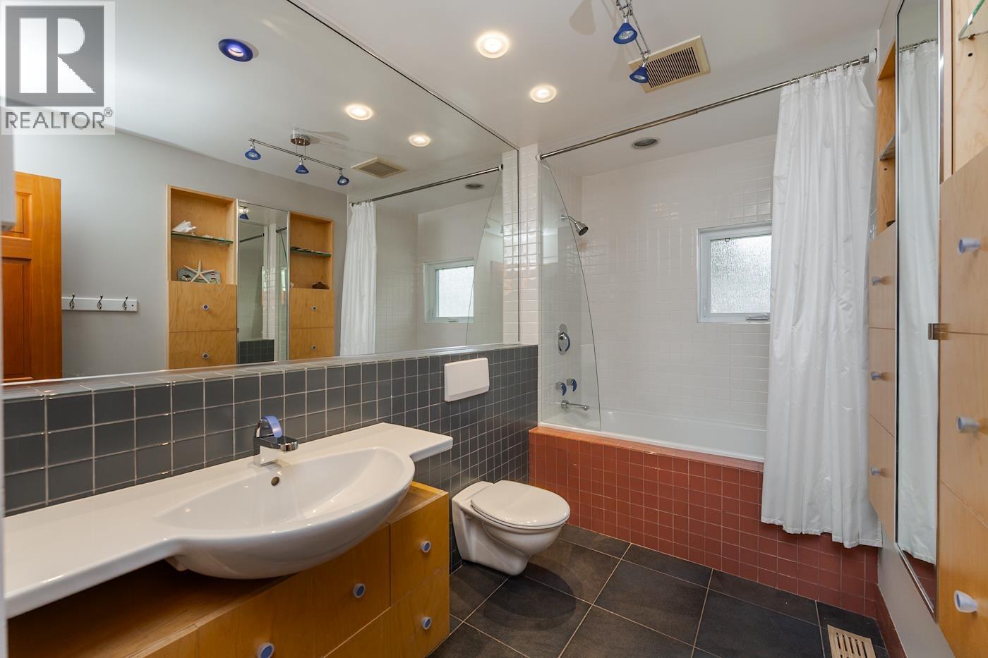 4053 HILLCREST ROAD - 18