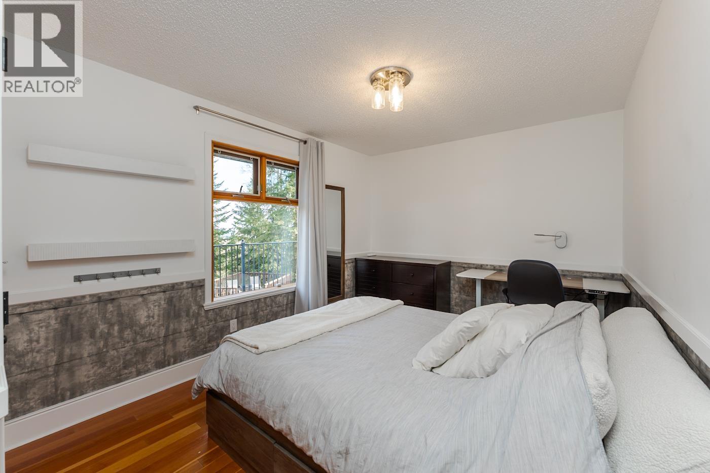 4053 HILLCREST ROAD - 19