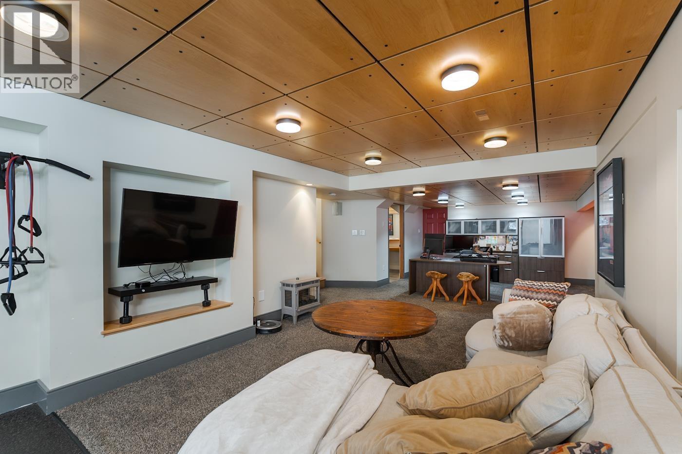4053 HILLCREST ROAD - 29