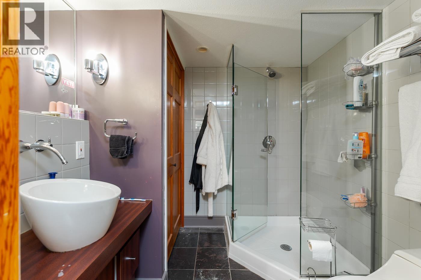 4053 HILLCREST ROAD - 34