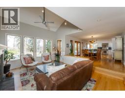 Photo 8 of 40, 4053 HILLCREST ROAD · Prince George, BC