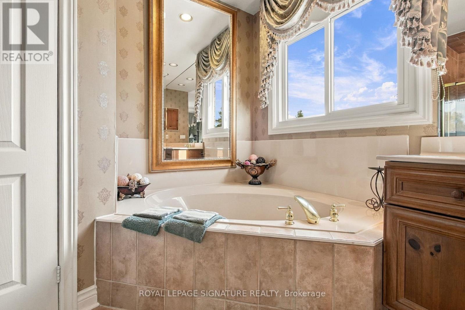 1604 VALLEY RIDGE CRESCENT - 31