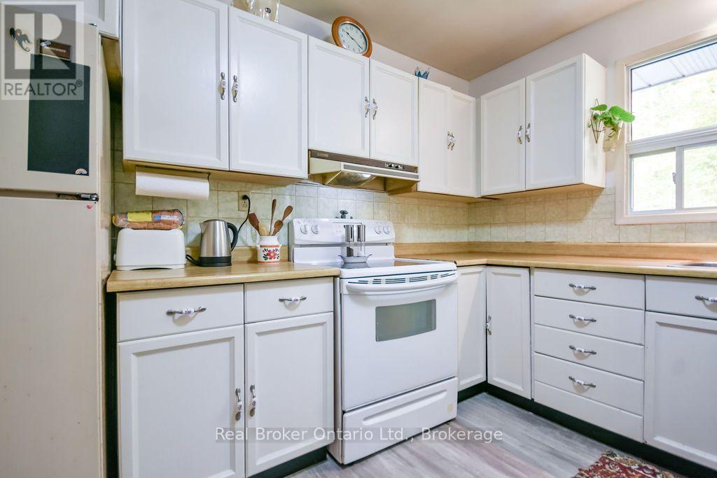 22 OAKWOOD AVENUE, Tiny — photo 10
