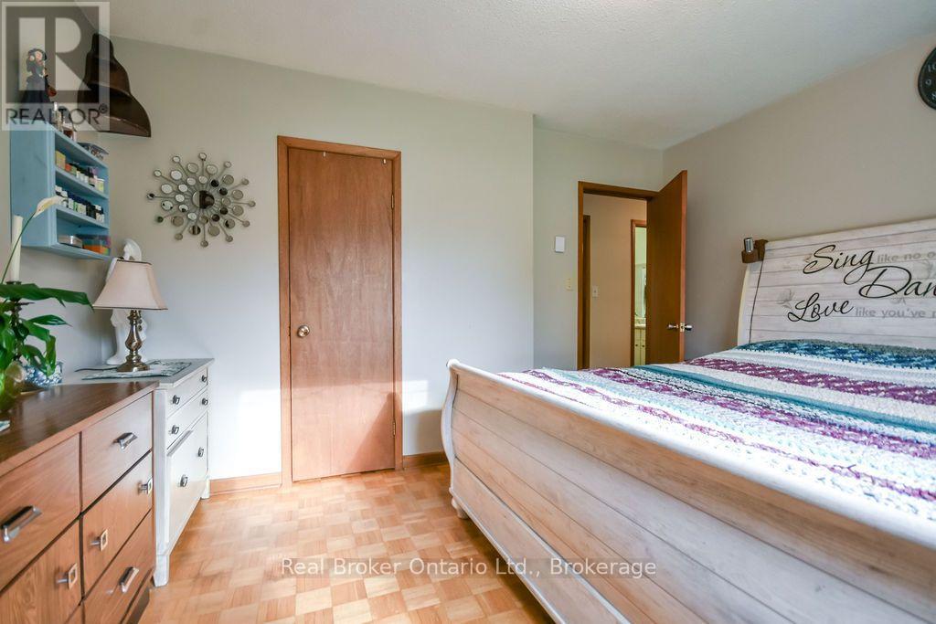 22 Oakwood Avenue, Tiny photo 15
