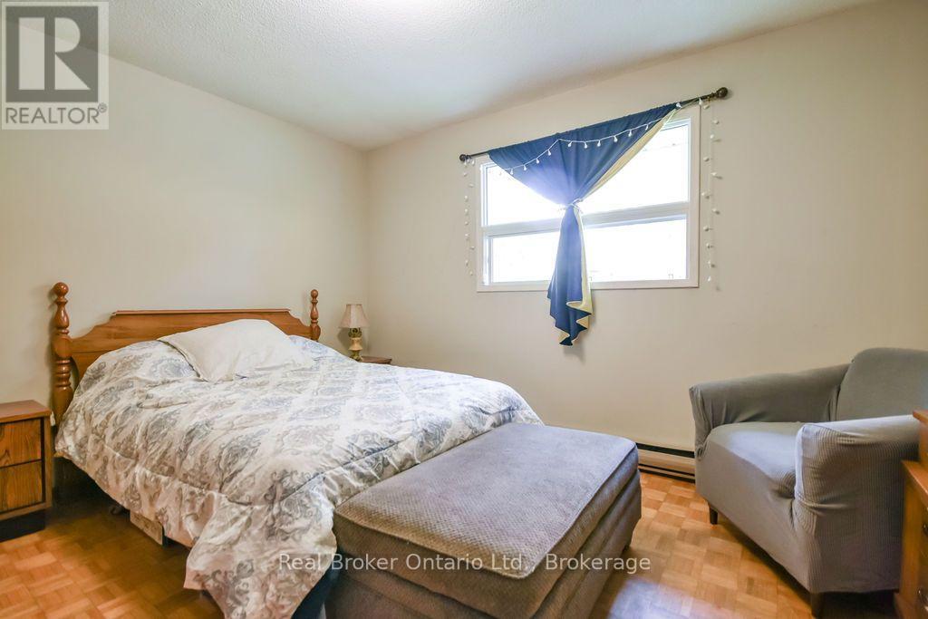 22 Oakwood Avenue, Tiny photo 16