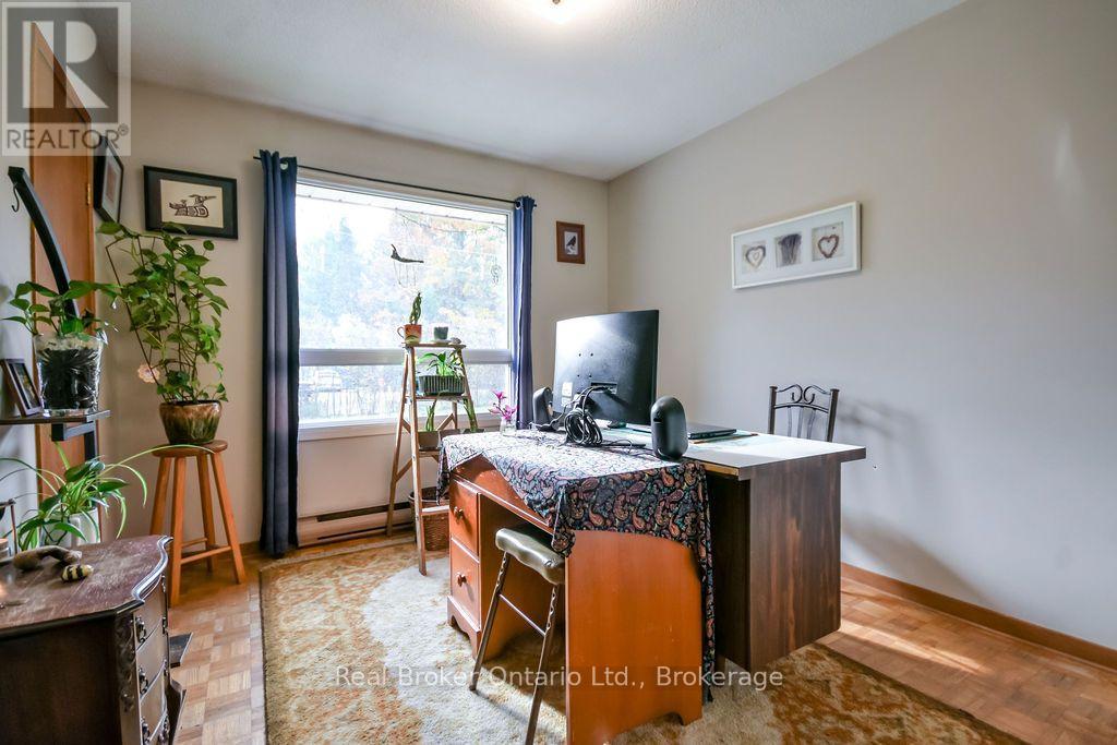 22 Oakwood Avenue, Tiny photo 18