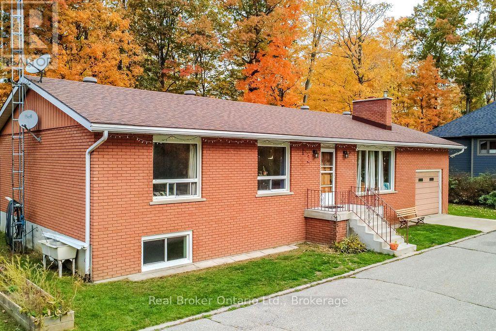 22 OAKWOOD AVENUE, Tiny — photo 2