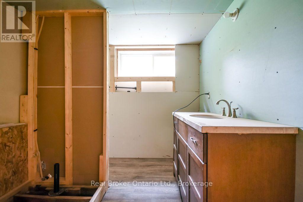 22 Oakwood Avenue, Tiny photo 22