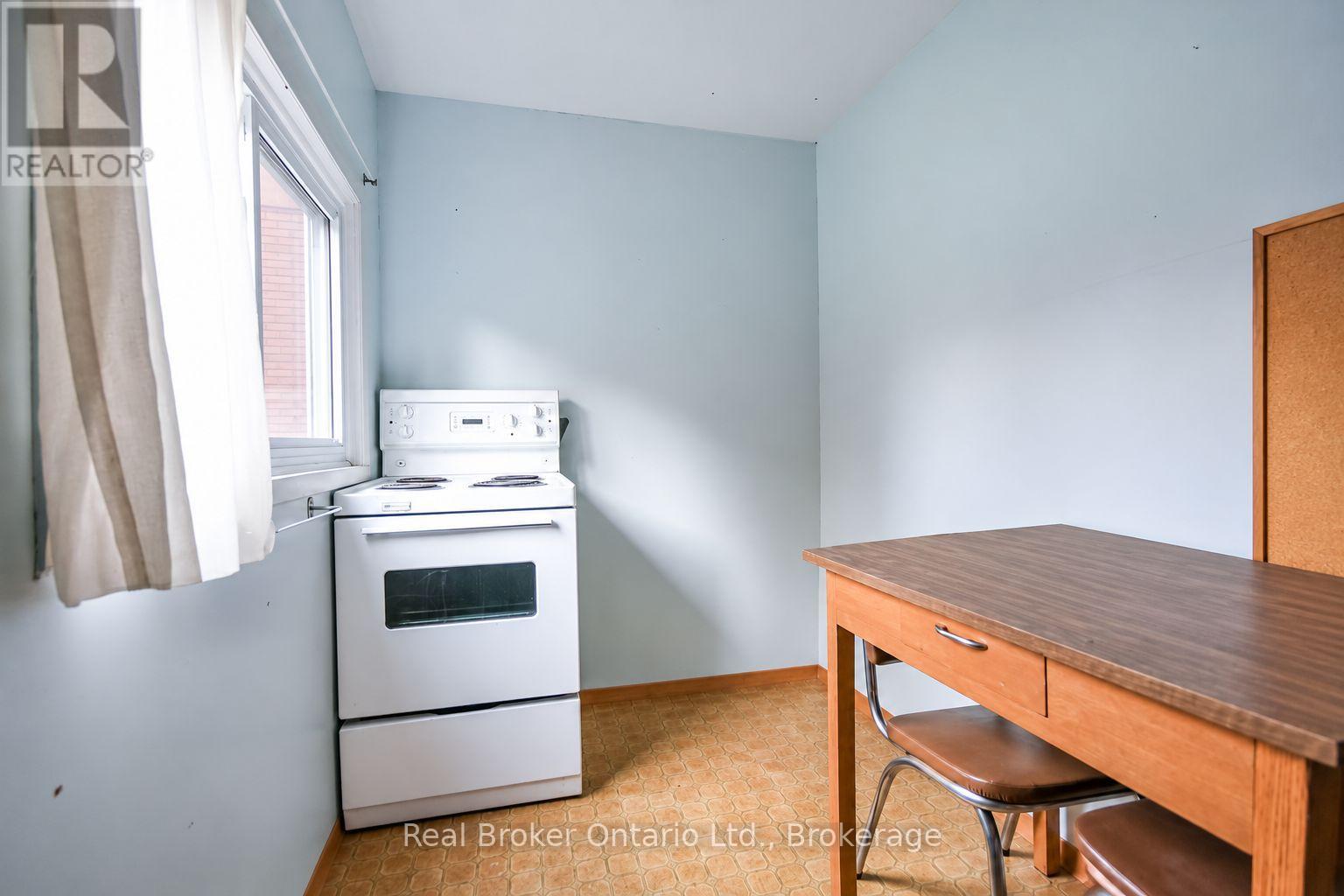 22 Oakwood Avenue, Tiny photo 31