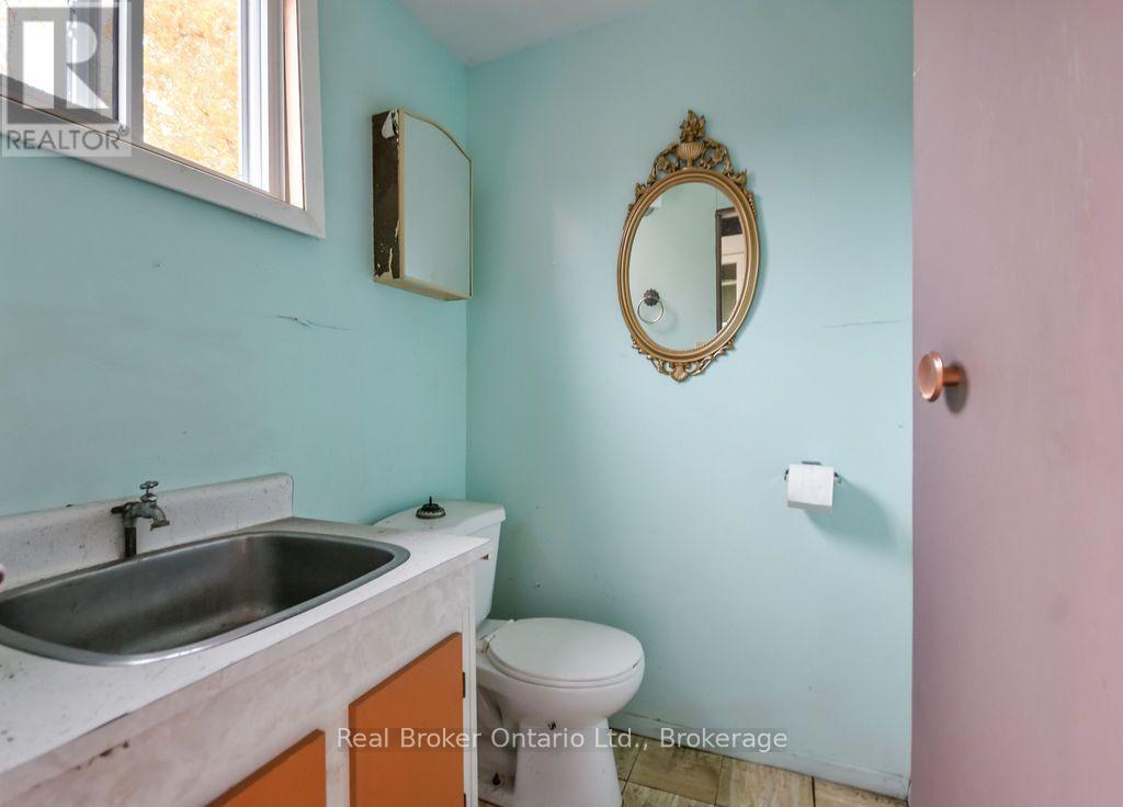 22 Oakwood Avenue, Tiny photo 32