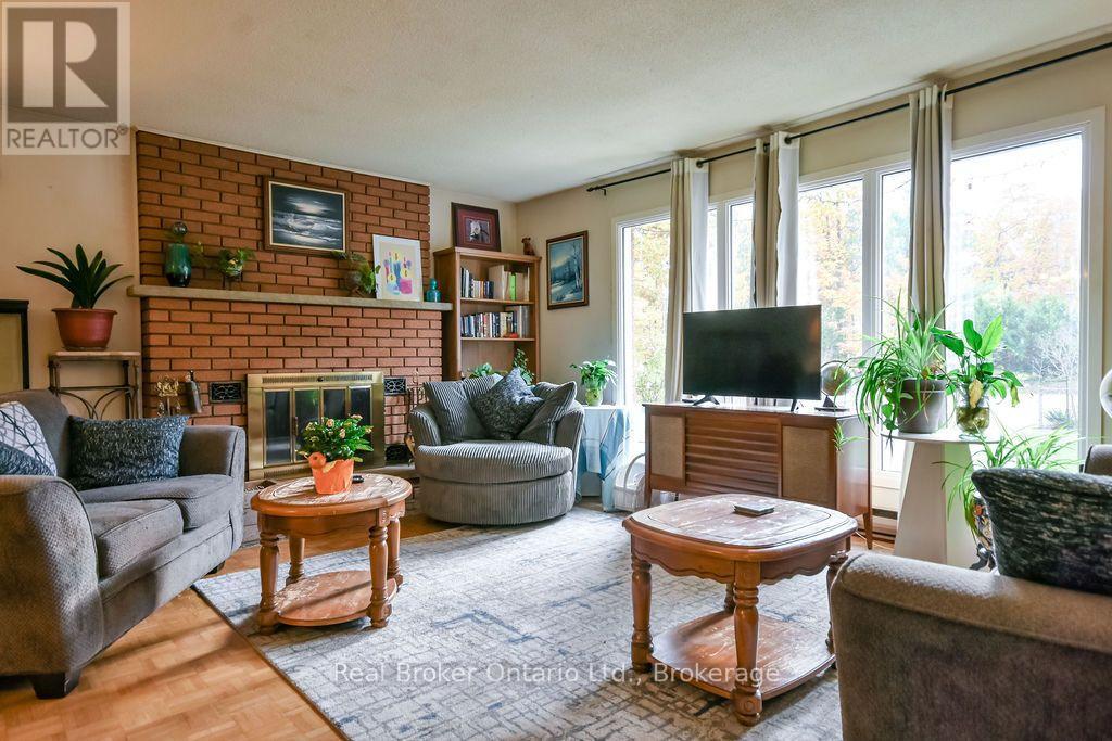 22 OAKWOOD AVENUE, Tiny — photo 6