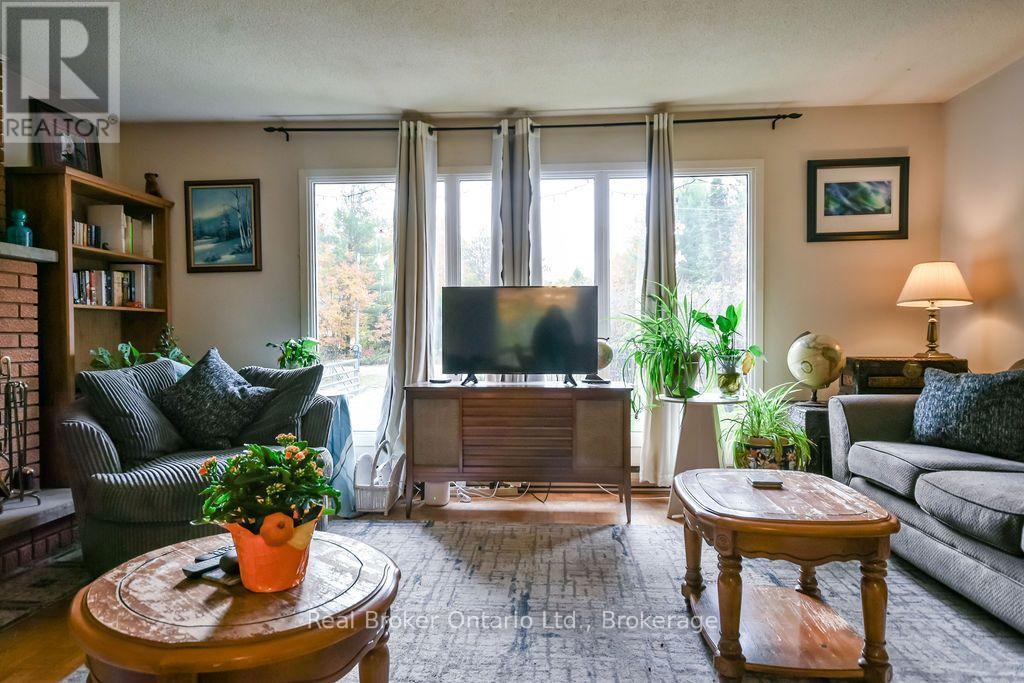 22 OAKWOOD AVENUE, Tiny — photo 7