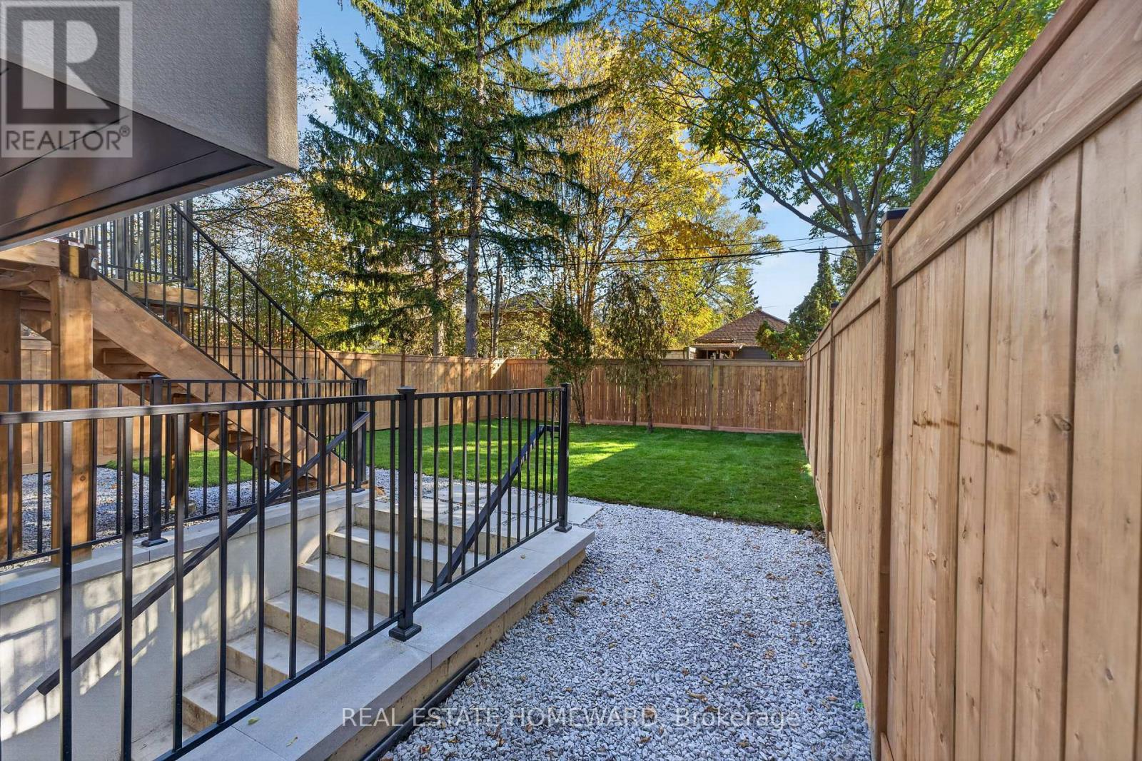 333 GLENGARRY AVENUE - 42