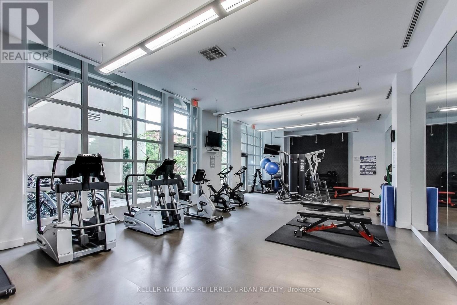 #336 380 MACPHERSON AVENUE - 14