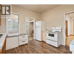 5015 52A Street, Camrose — photo 4