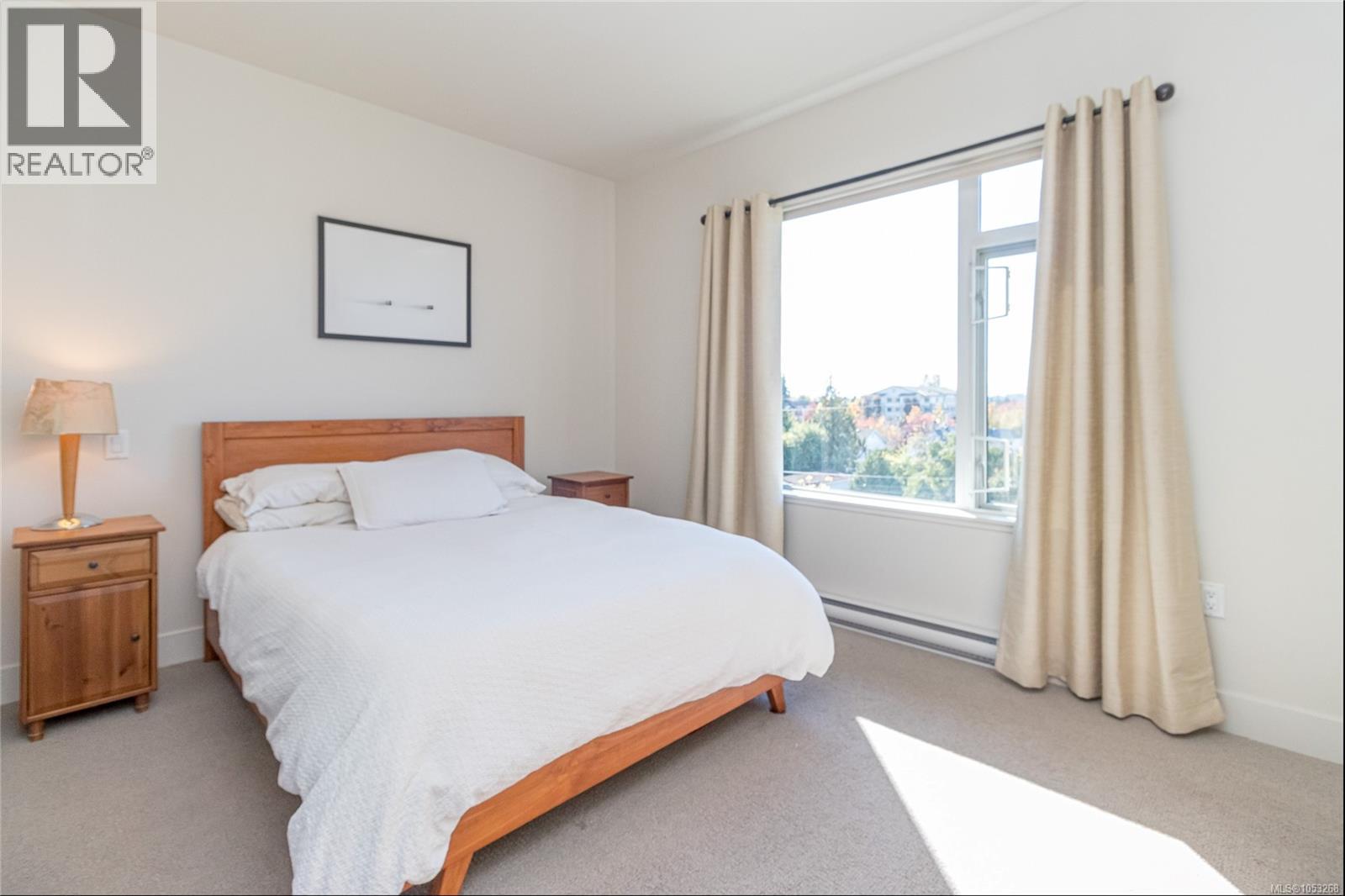403 3815 Rowland Avenue, Saanich