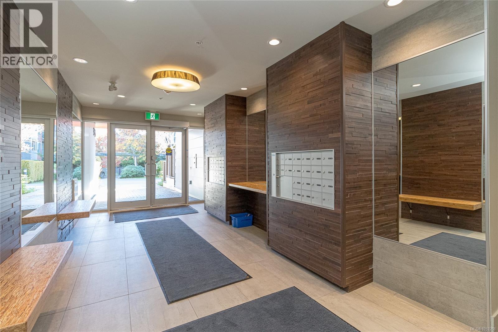 403 3815 Rowland Avenue, Saanich