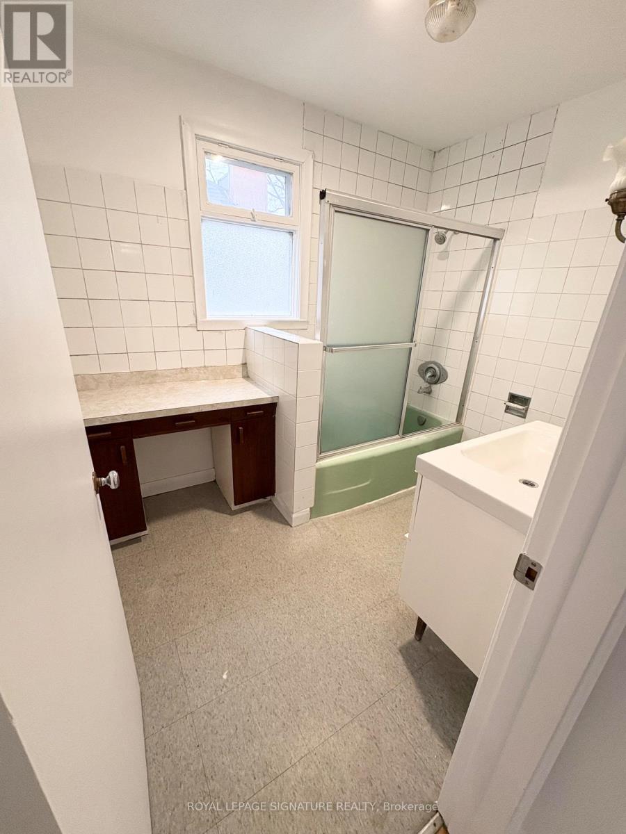 2ND FLOOR - 214 QUEENSLEA AVENUE, Toronto (Humberlea-Pelmo Park) — photo 6