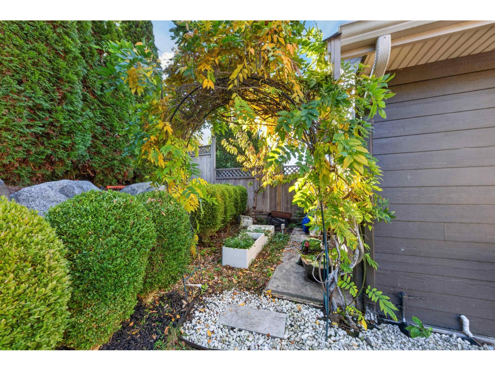 16180 27A Avenue, Surrey — photo 37