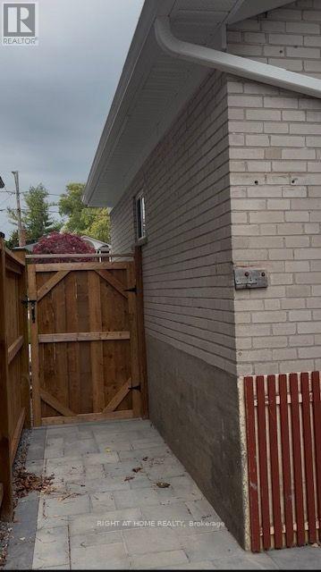 60 ALLISTER AVENUE N - 42