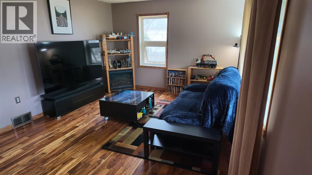 317 Grand Avenue, Carmangay — photo 3
