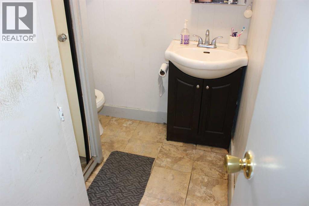 106 3rd Street, Picture Butte — photo 23