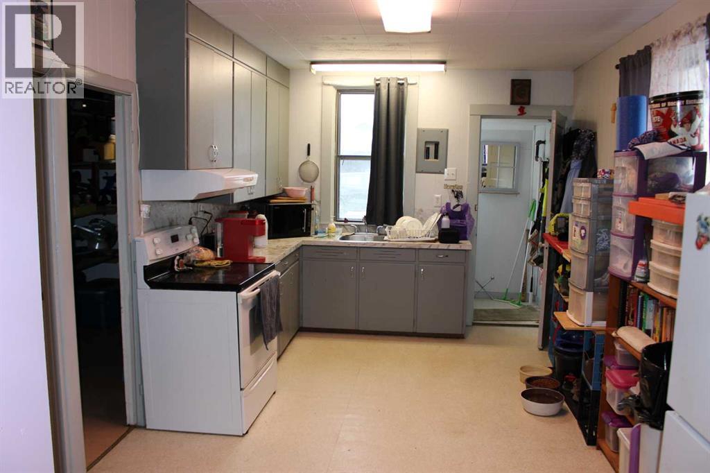 106 3rd Street, Picture Butte — photo 27