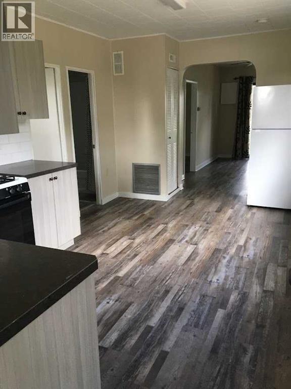 106 3rd Street, Picture Butte — photo 3