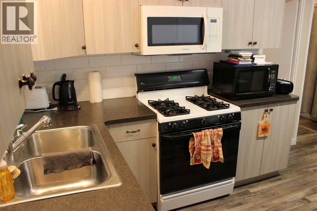 106 3rd Street, Picture Butte — photo 6
