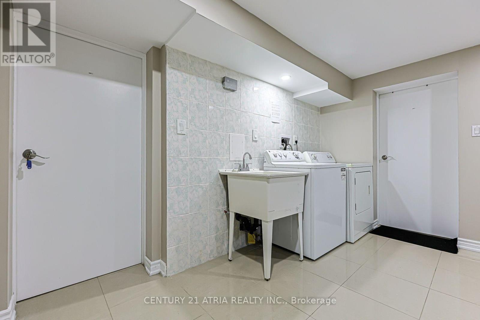 LOWER LEVEL UNIT 1 - 19 MARLBANK ROAD, Toronto (Tam O'Shanter-Sullivan) — photo 8