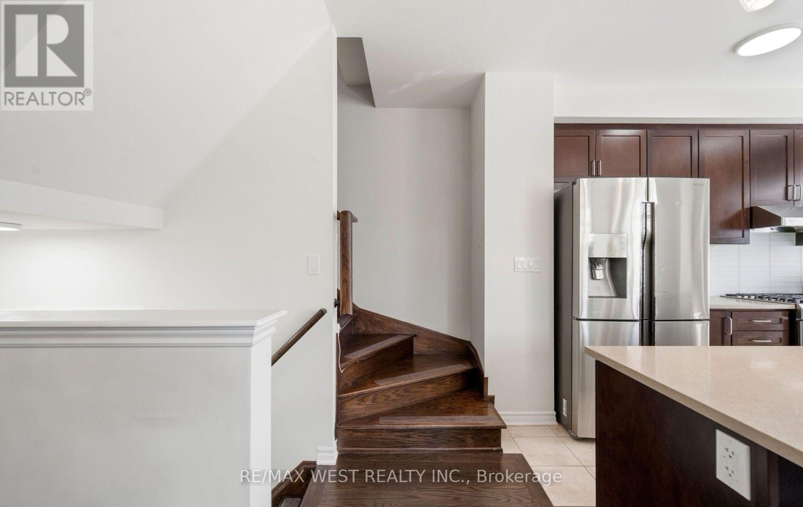 #22 636 EVANS AVENUE - 15