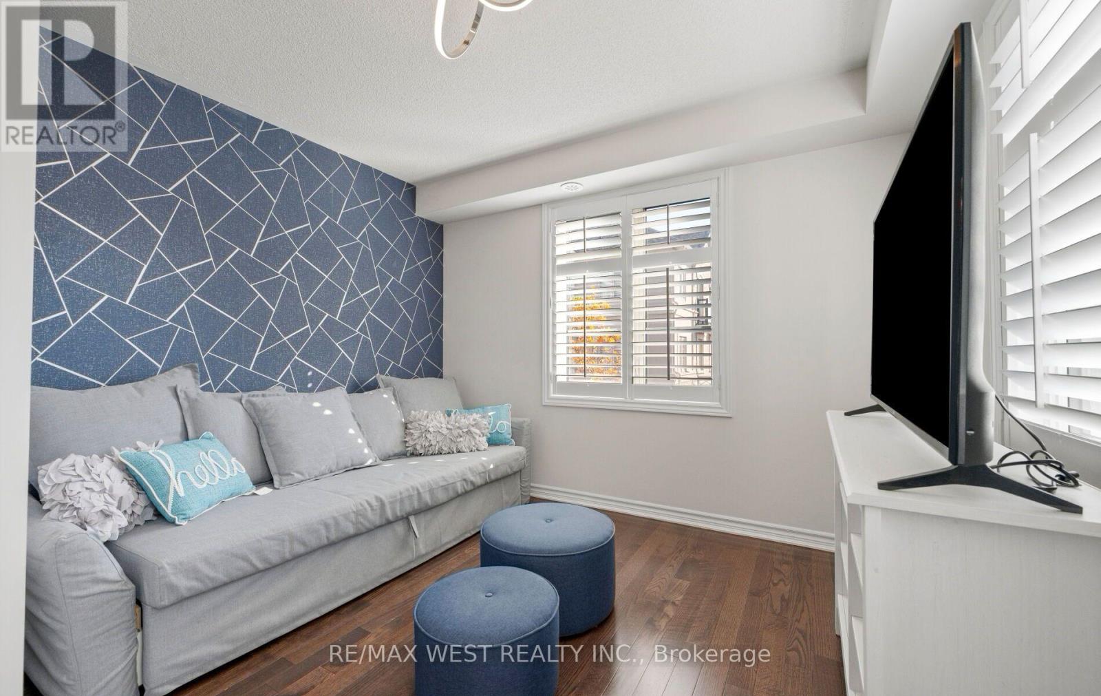 #22 636 EVANS AVENUE - 18