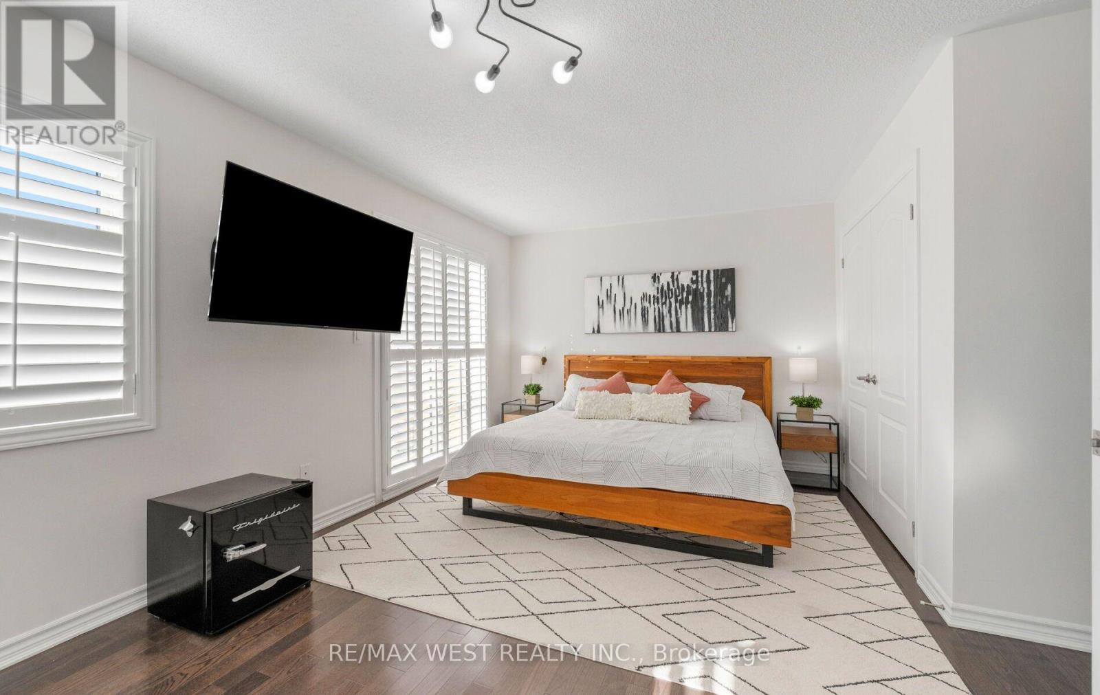 #22 636 EVANS AVENUE - 22