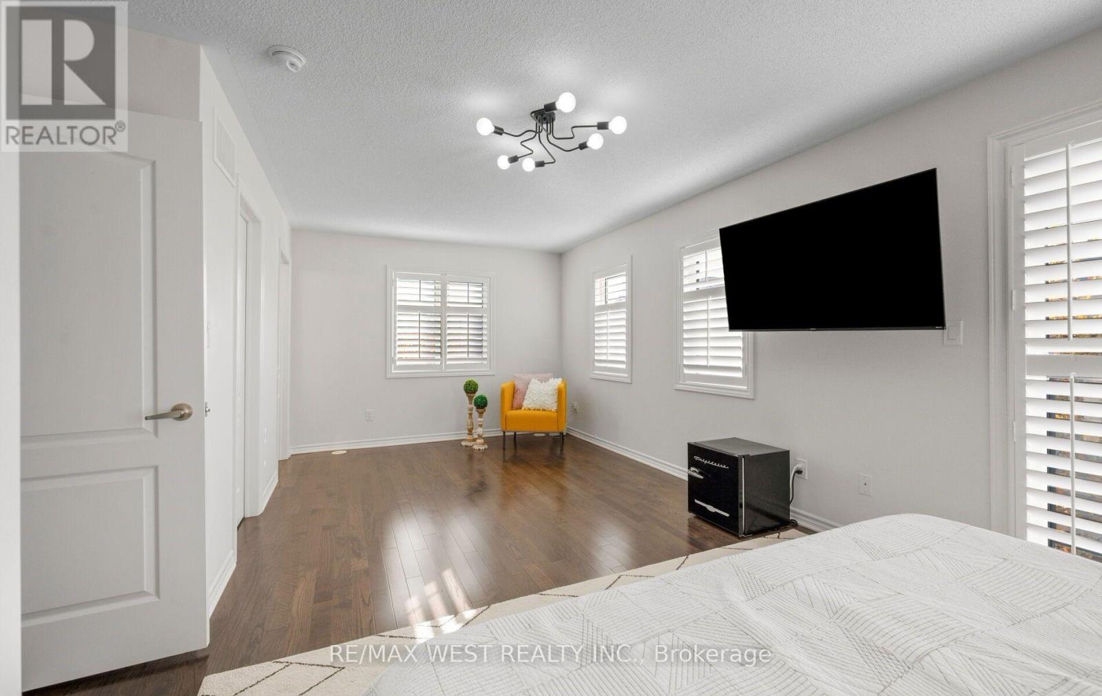 #22 636 EVANS AVENUE - 25