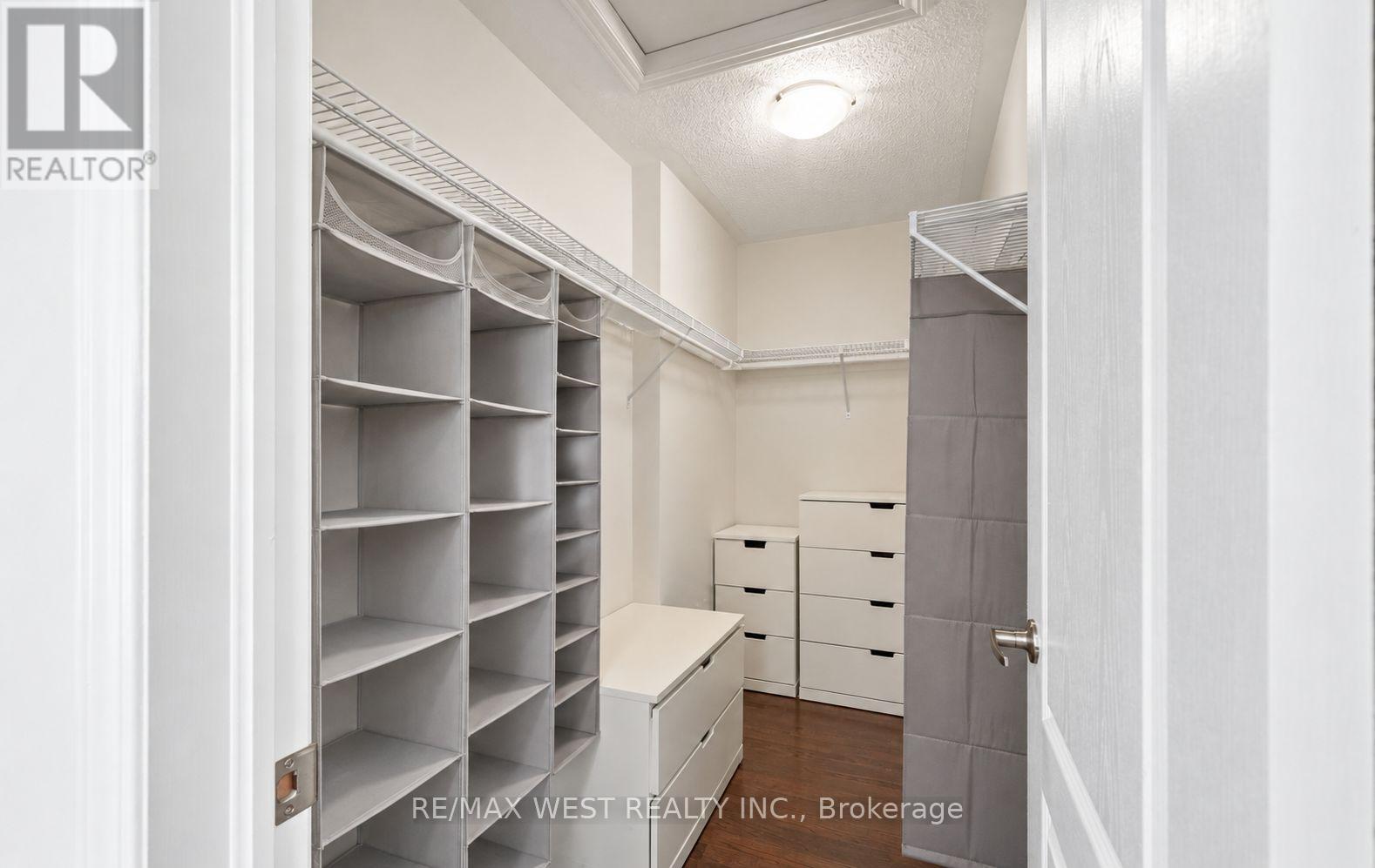#22 636 EVANS AVENUE - 26