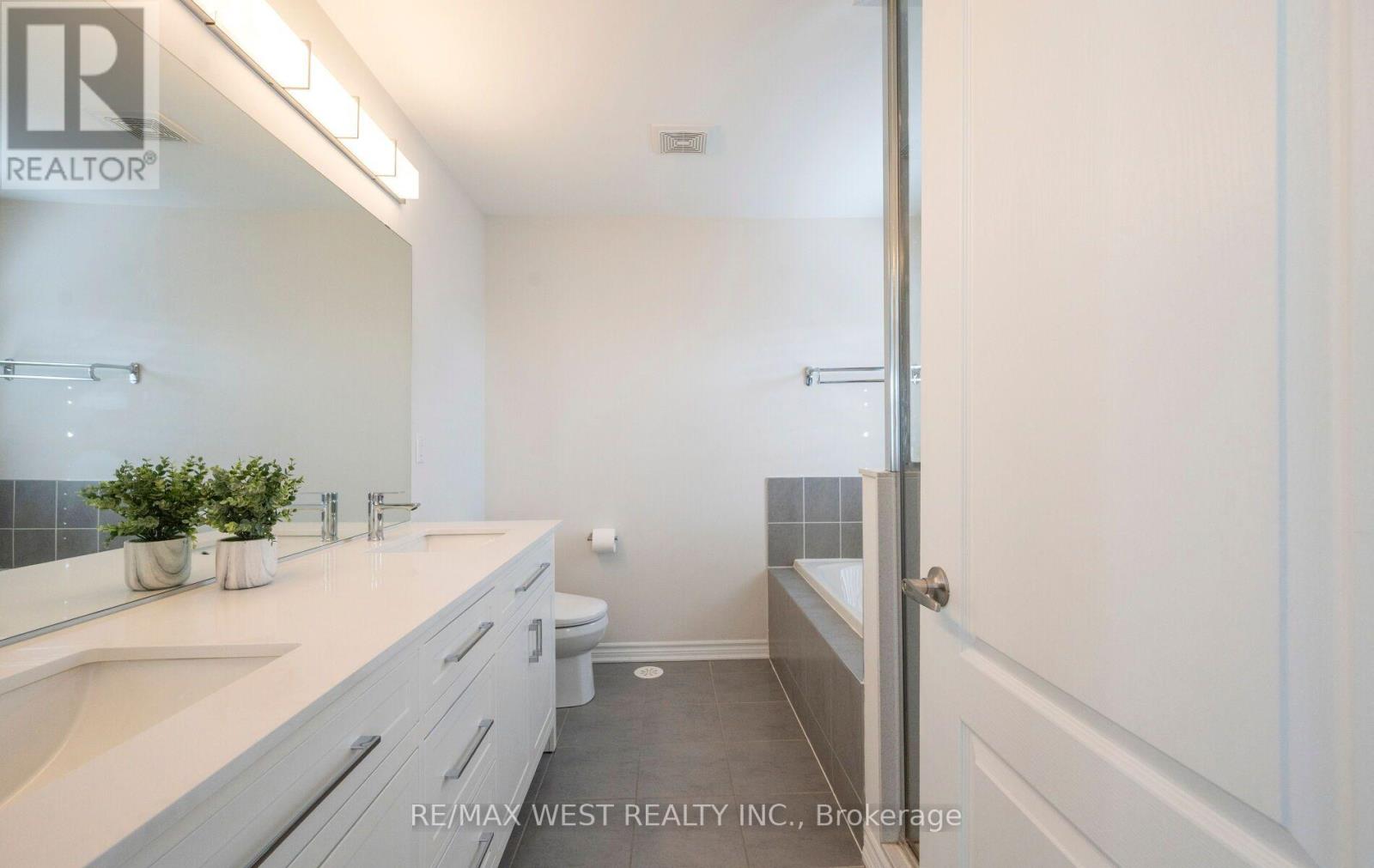 #22 636 EVANS AVENUE - 27